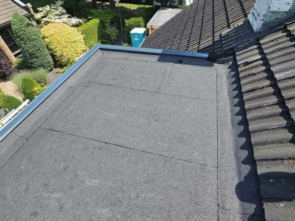 Dakrand met plastisol afdekkappen - foto 1